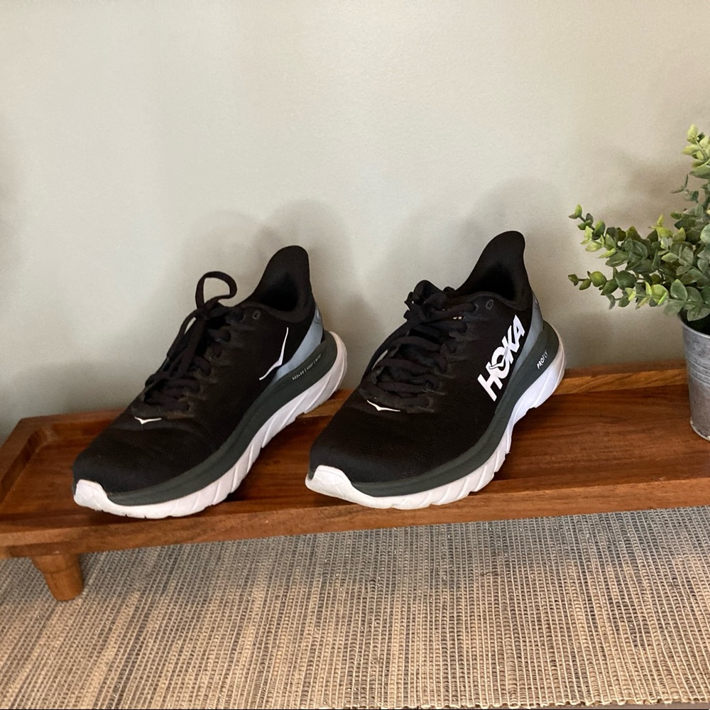 HOKA women’s Mach 4 size 8 shoe in black and white